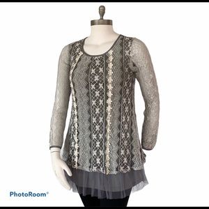 Altar’d State Long Sleeve Lace Tunic Bows Tulle